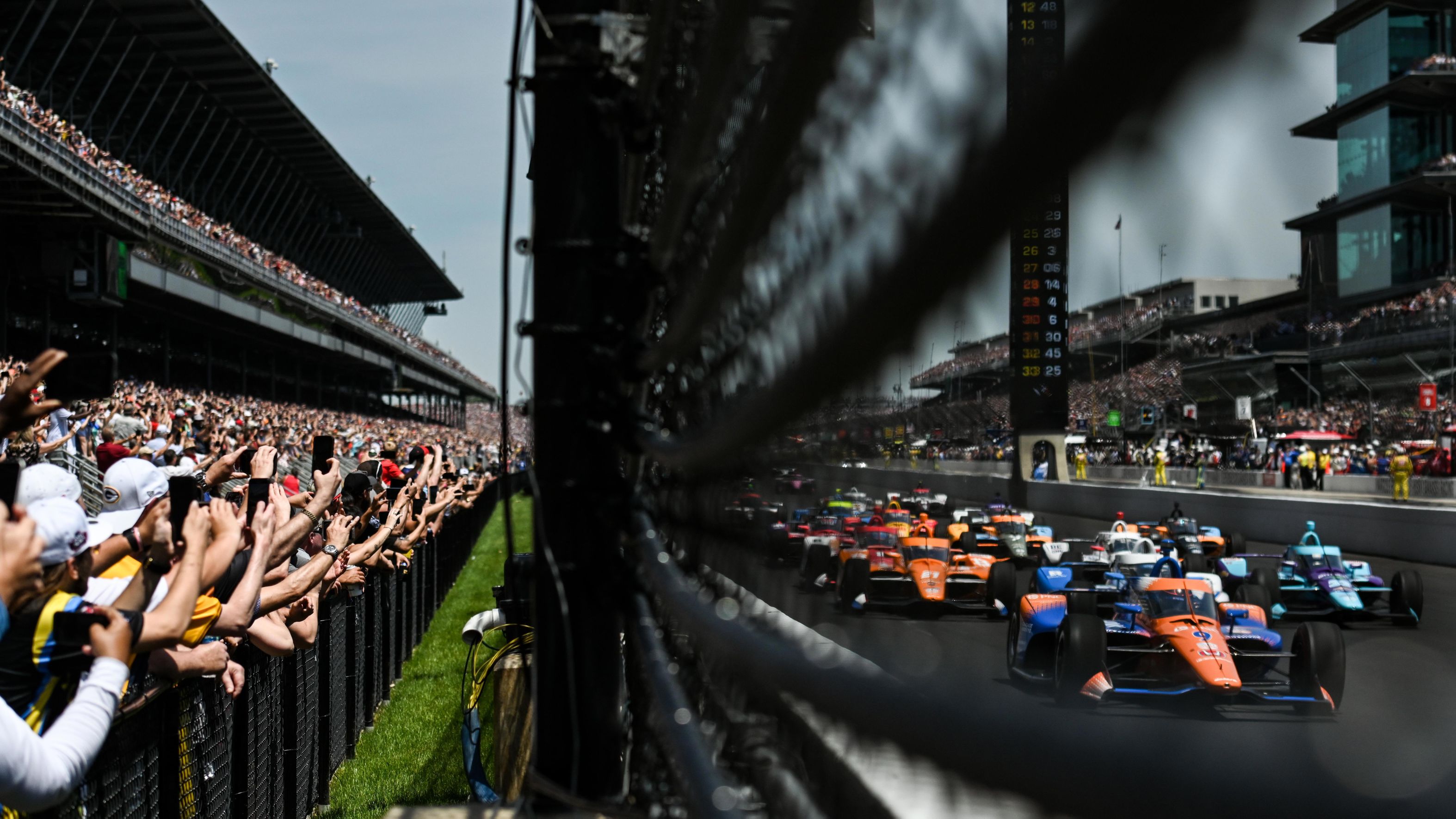 The start of the 2022 Indianapolis 500 led by Scott Dixon.
