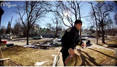 Woman captures the moment policeman drops off food delivery after DoorDash driver was arrested