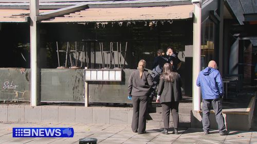 Si ritiene che dietro una serie di attacchi incendiari contro strutture ricettive ci sia un nuovo racket della criminalità organizzata, rivela 9News.