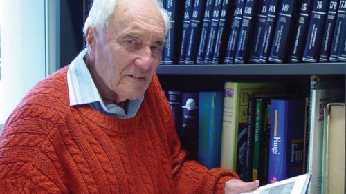 Goodall said after reaching middle age, people should be allowed to decide themselves whether to use medicine to take their own lives.

