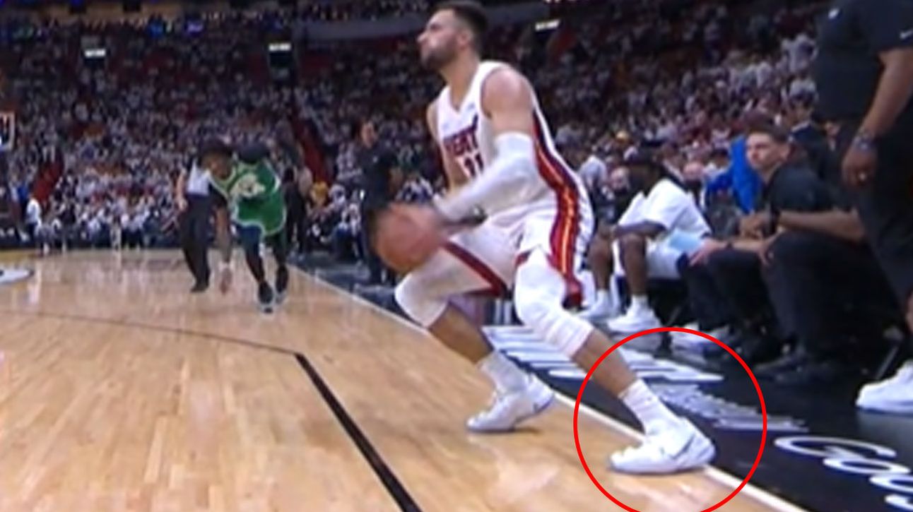 Did Max Strus step out of bounds?