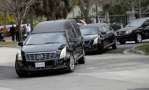 The hearse carrying Alex Schachter, 14, who was one of the 17 victims of the Parkland mass shooting. (AAP)
