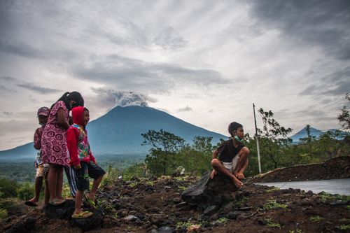 Children observe the eruption of Mount Agung in Karangasem Regency of Bali. (AAP)
