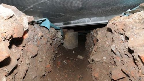 Thieves dig 15m tunnel in ATM heist