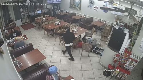USA: Customer shoots and kills robber holding up US restaurant