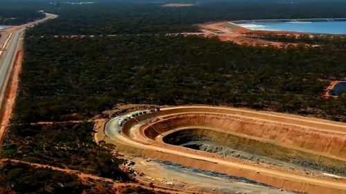 Hundreds of workers have been evacuated from a mine site in Western Australia after its power station burnt down.