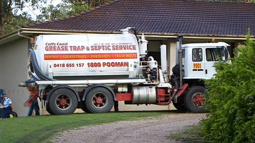 A septic service truck at a property rented by the Speddings on the NSW mid-north coast as police investigate the disappearance of William Tyrell. (9NEWS)