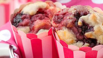 <a href="http://kitchen.nine.com.au/2016/05/05/16/11/berry-and-mango-muffins" target="_top">Berry and mango muffins</a> recipe