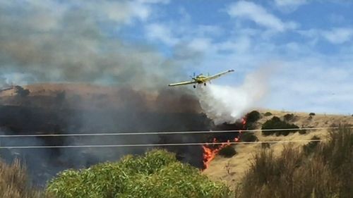 Enforcements were quickly brought in to douse the blaze on Kangaroo Island. (9NEWS)