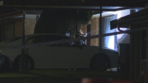 Due persone sono morte all'interno dell'abitazione, mentre un uomo, 64 anni, è poi deceduto in ospedale.