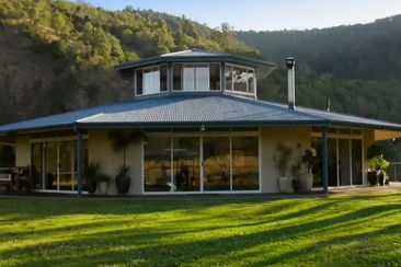 World's Weirdest Homes on 9Now