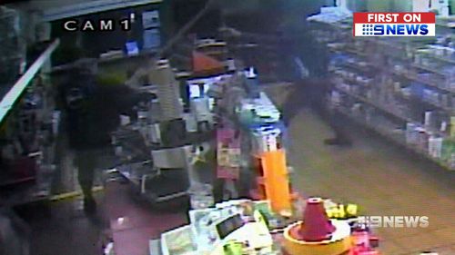 The robber used a steel pipe disguised as a rifle in an attempt to rob the shop. (9NEWS)