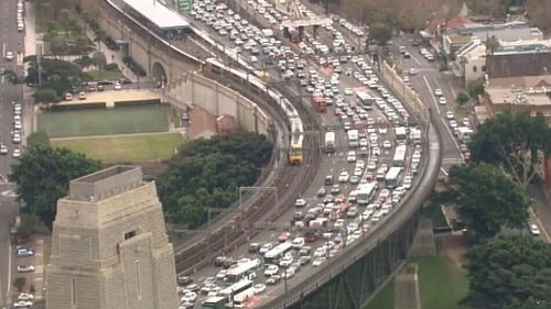 Man charged after allegedly climbing arch of Sydney Harbour Bridge