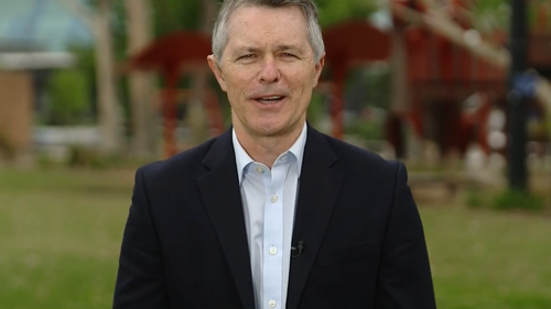 O Ministro da Educação, Jason Clare, disse que era o 