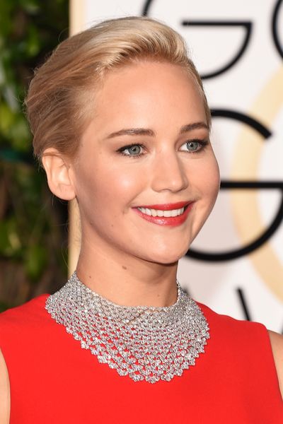 <p>With Jennifer Lawrence in Chopard, Helen Mirren in Harry
Winston and Jennifer Lopez wearing a total of 200 carats of diamonds, there was plenty of opulent jewellery on the
Golden Globes red carpet.</p><p>Click through to see the bling that brought the awards sparkle.</p>