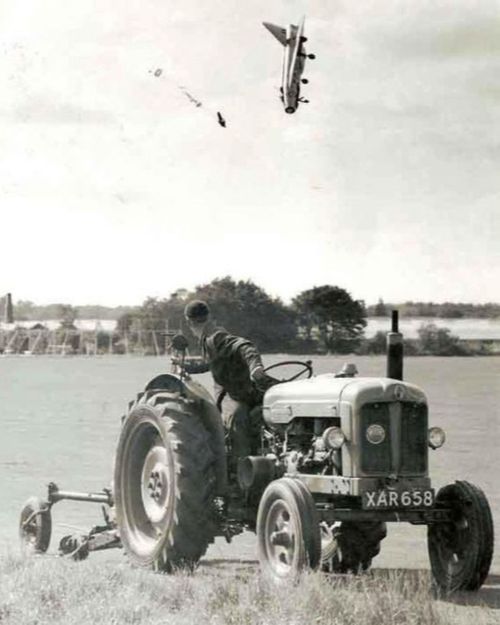 Mick Sutterby turned around to see the plane crashing.