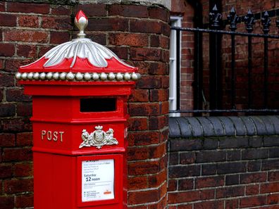 Post office mailbox