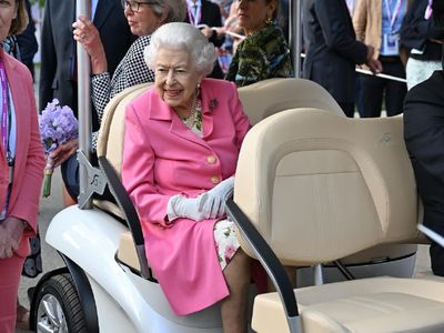 Queen tours Chelsea Flower Show, Chelseah, May 2022