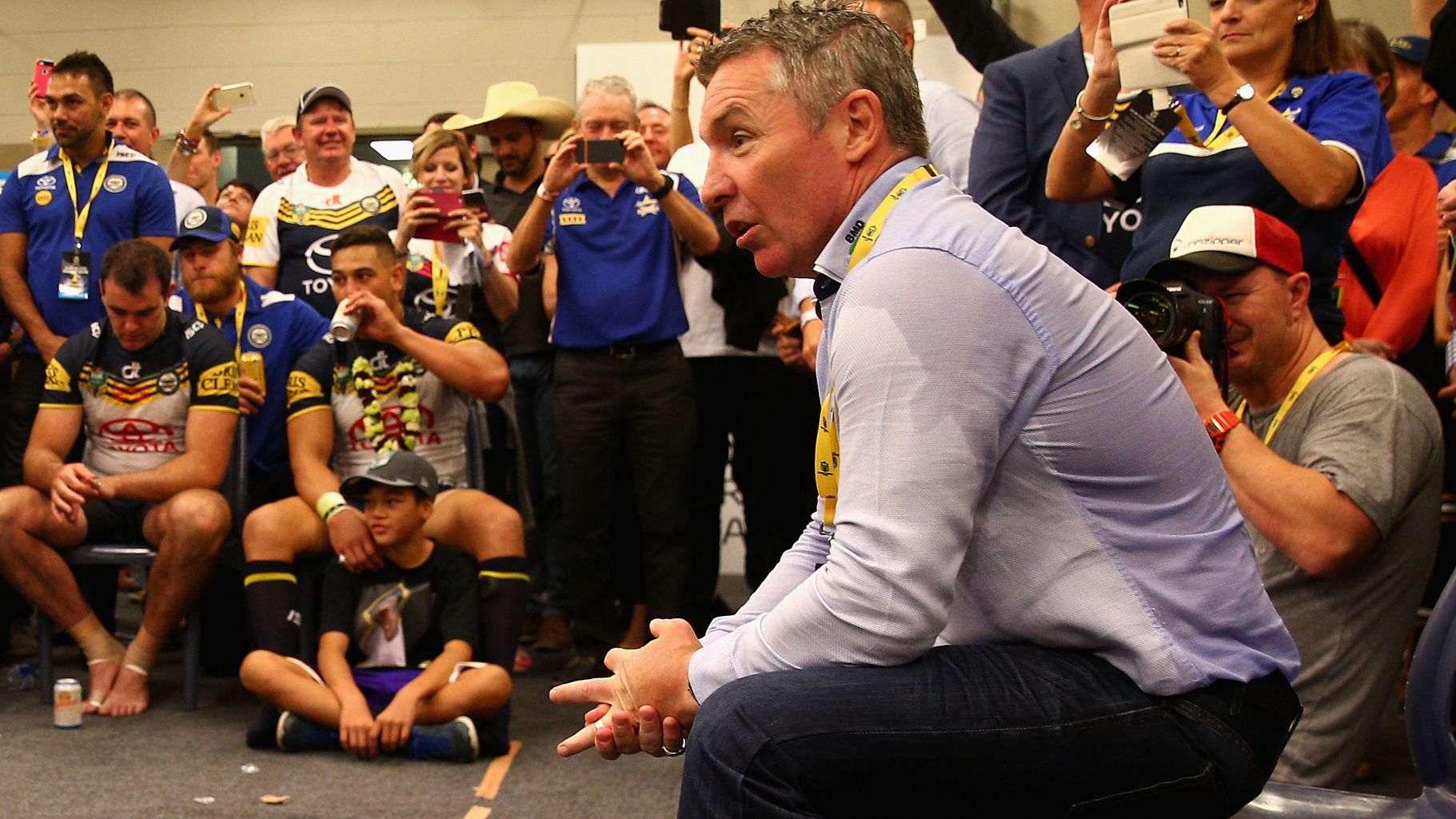 Paul Green speaks to his Cowboys after winning the 2015 grand final.