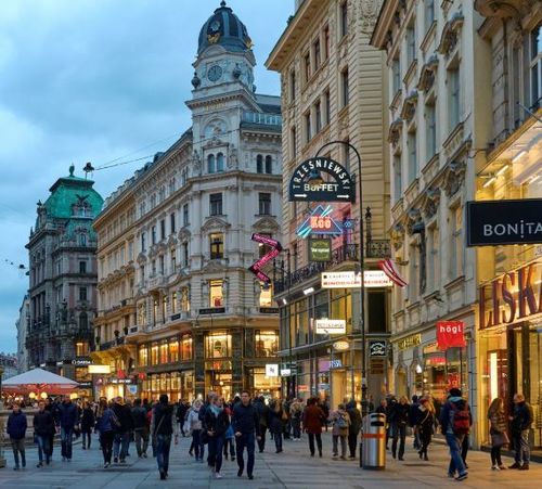 The City of Melbourne has congratulated Vienna on topping the list as world's most liveable city. 