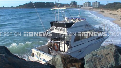 The 33-foot cruiser ran aground about 7.30pm yesterday. (9NEWS)