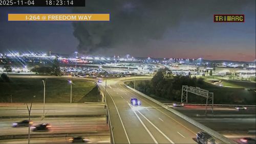 Um avião MD-11 da United Parcel Services (UPS) caiu logo após decolar perto do aeroporto de Louisville, Kentucky, de acordo com informações preliminares, disse uma fonte.