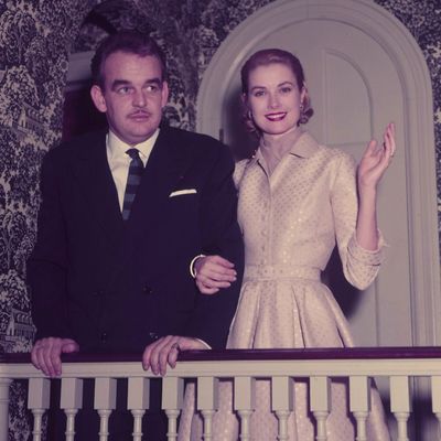Grace Kelly and Prince Rainier announce their engagement, 1956