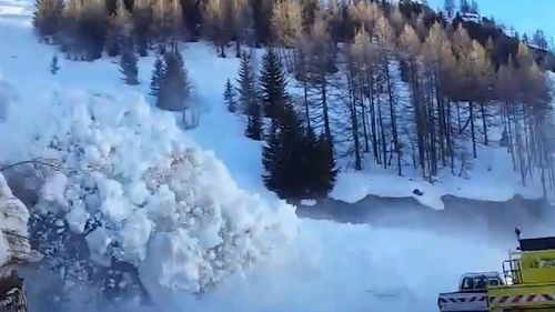 Within a matter of moments however a wall of snow can be seen tumbling down the hillside towards them. (Facebook/Baptiste Chassang)