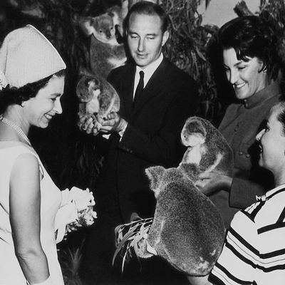 where did the queen visit in australia in 1963