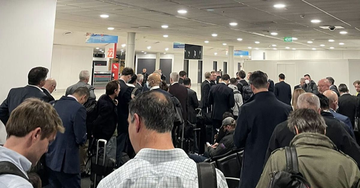 Passengers escorted from plane at Melbourne Airport after 'security lapse' - 9News