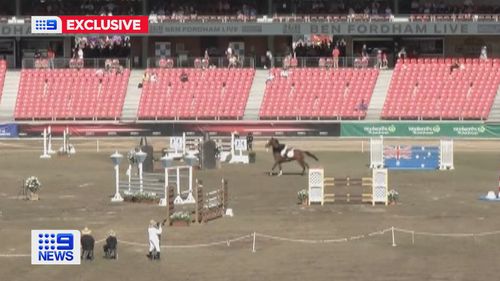 La cavalière olympique Vicki Roycroft a retrouvé les médecins qui lui ont sauvé la vie lorsque son aorte a éclaté lors d'un événement au Sydney Royal Easter Show.