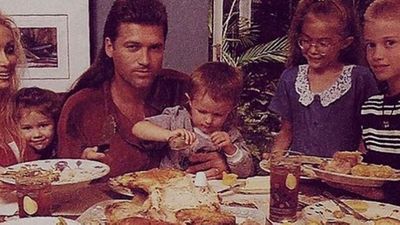 Flashback! Thanksgiving at the Cyrus household in the '90s