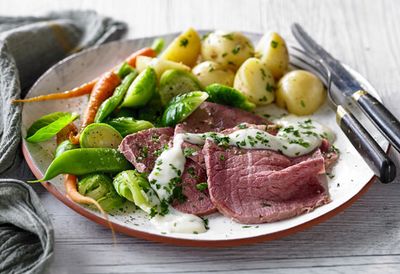 Recipe:<a href=" /recipes/ibeef/9124972/corned-beef-with-horseradish-and-parsley-white-sauce " target="_top"> Corned beef with horseradish and parsley white sauce</a>
