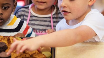  teacher sends letter to parents warning students they'll go hungry if they don't bring snacks to Christmas party