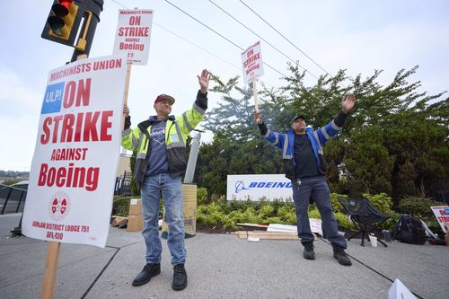 Boeing workers picket