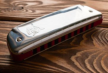 What is the playing range of a typical diatonic harmonica?
