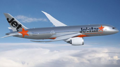 Hundreds of passengers stranded after Jetstar flight grounded