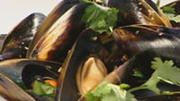 Mussels in Thai Asian broth