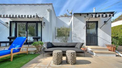 La vecchia casa di Charlize Theron a Los Angeles è di nuovo in vendita