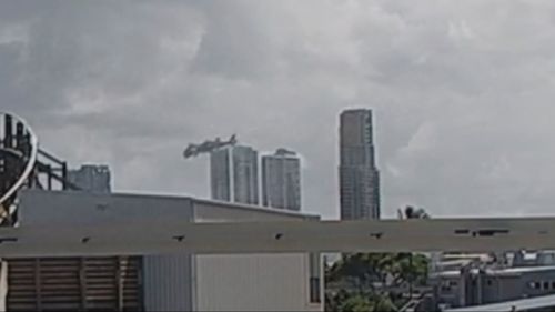 Um legista está investigando os motivos pelos quais dois helicópteros colidiram no ar, matando quatro pessoas.