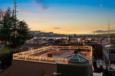 Get your hands on your own houseboat like the one Tom Hanks' character lived in, in Sleepless in Seattle 