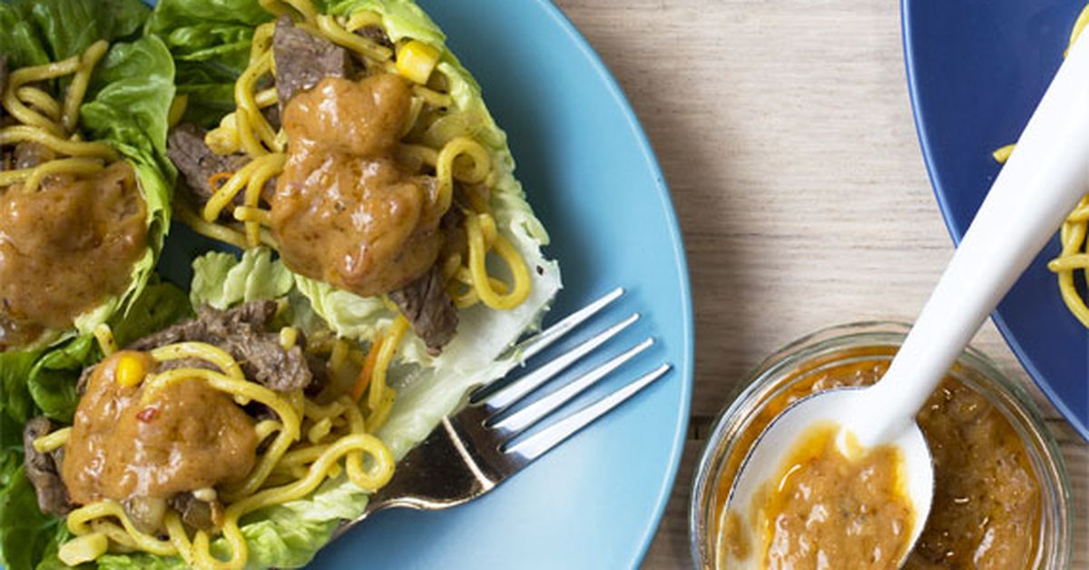 Satay steak and vegetable noodle cups - 9Kitchen