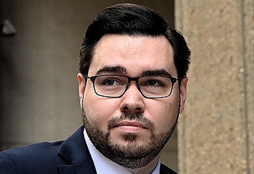 Bruce Lehrmann fora do tribunal de Sydney (Kate Geraghty/Nine)