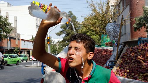 Mercury tips record 53.7 degrees on scorching day in Iran