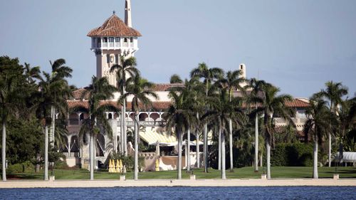 Donald Trump ahora reside oficialmente en su amado club de campo Mar-a-Lago en Palm Beach, Florida.