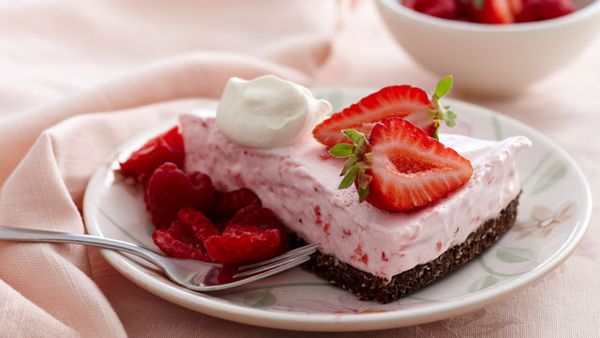 Strawberry cloud cake