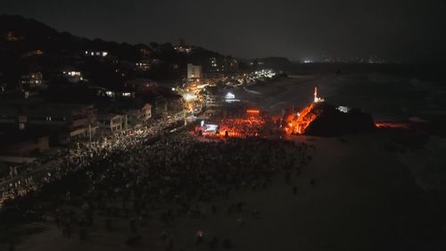 Il servizio all'alba del Currumbin Anzac Day.