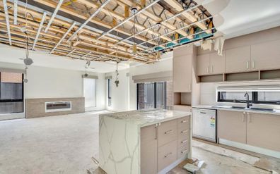 Dom wystawiony na aukcję miał spalony dach na górze Craigieburn Melbourne Victoria Domain 