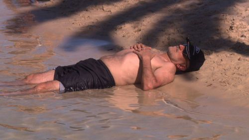 A man trying to cool himself down (9NEWS)