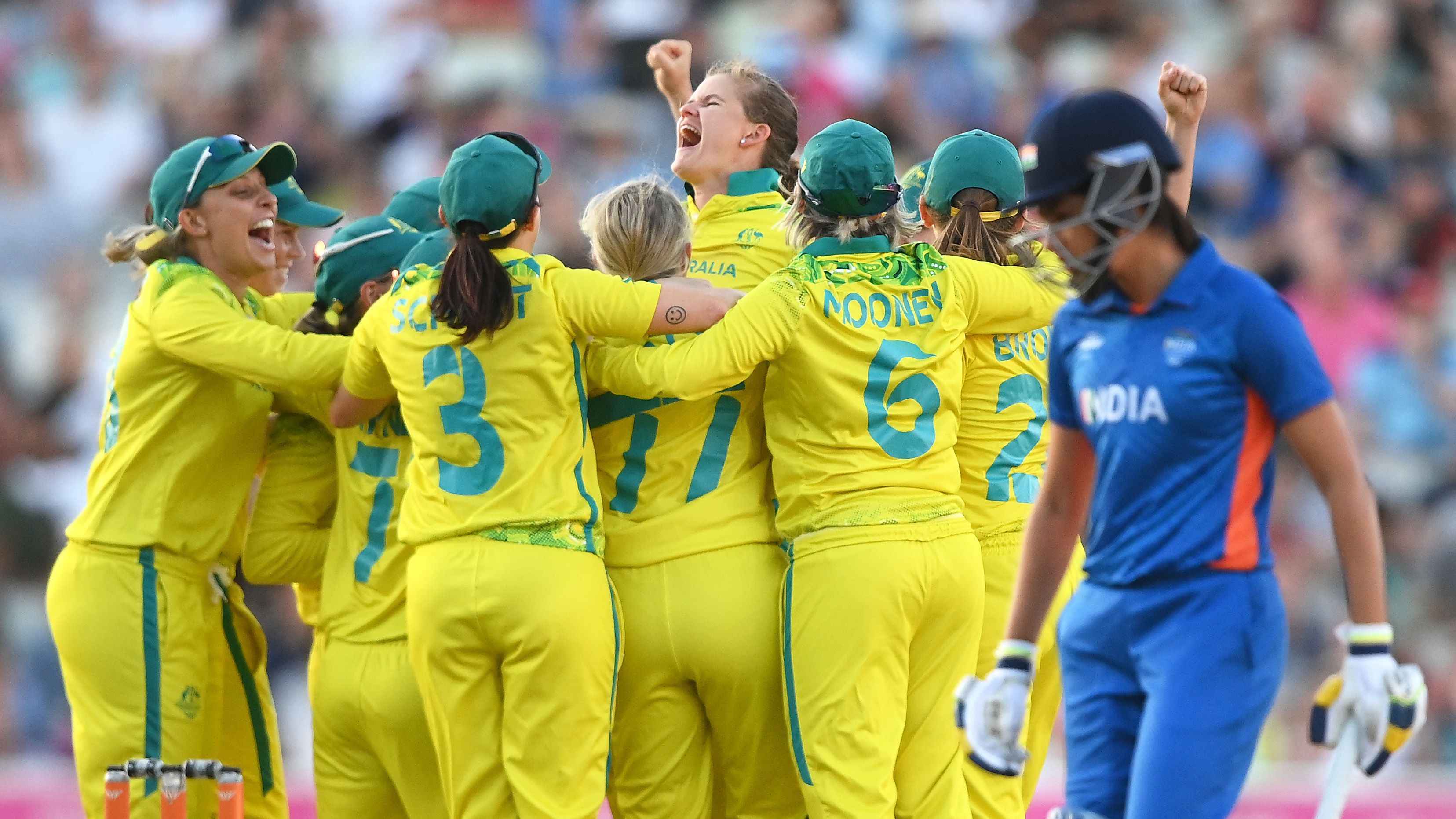 Australia celebrate as Jess Jonassen takes the wicket of Taniya Bhatia to win the match and the gold medal during the Cricket T20 - Gold Medal match between Australia and India on day ten of the Birmingham 2022 Commonwealth Games at Edgbaston on August 07, 2022 on the Birmingham, England. (Photo by Alex Davidson/Getty Images)